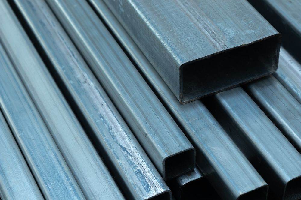 Piaţa de ţevi şi profile metalice pentru construcţii: tendinţe, preţuri şi impact în sectorul imobiliar (2026)